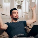 men money throwing